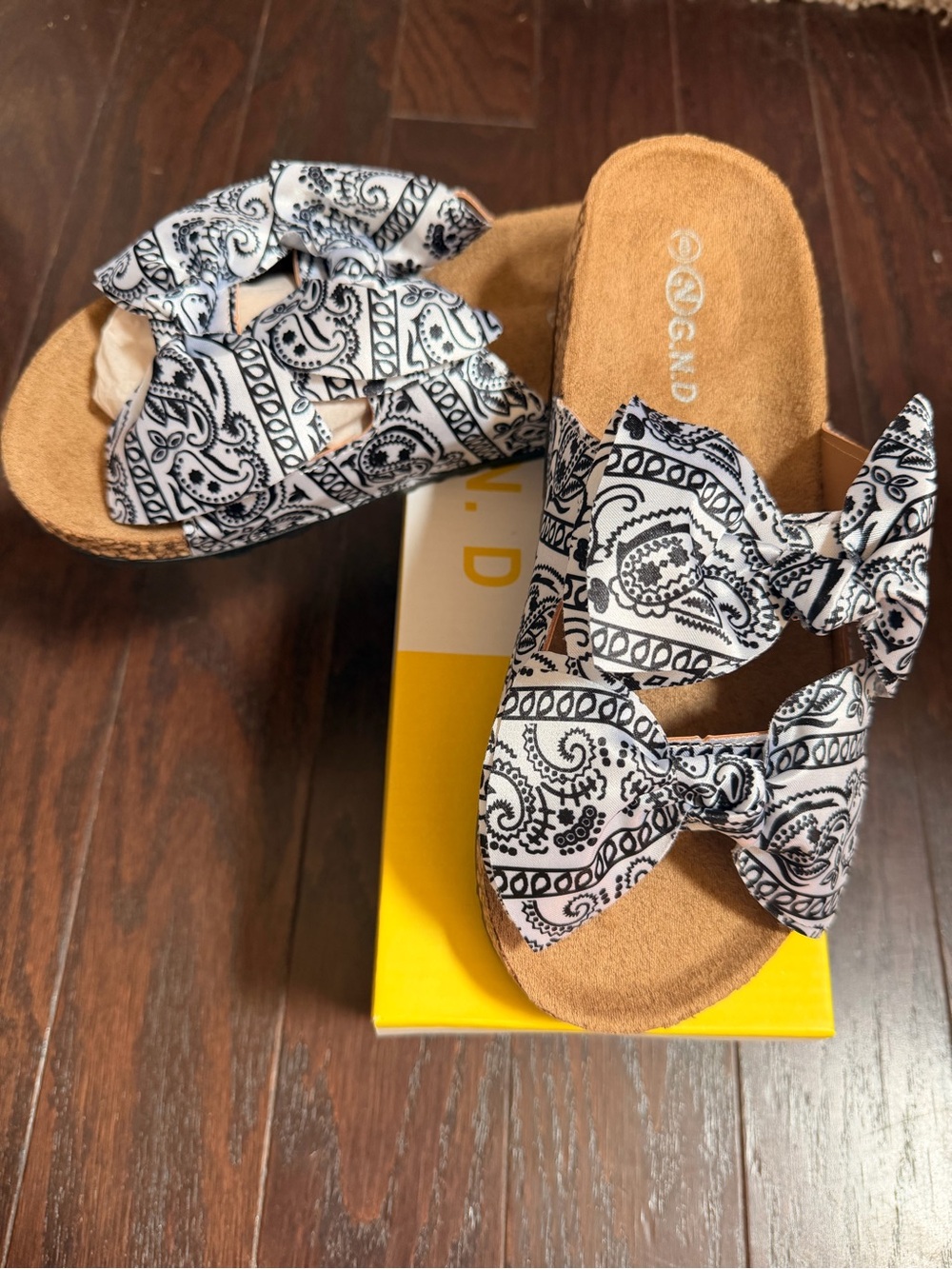 Adult Black & White Paisley Bow Slide Sandals